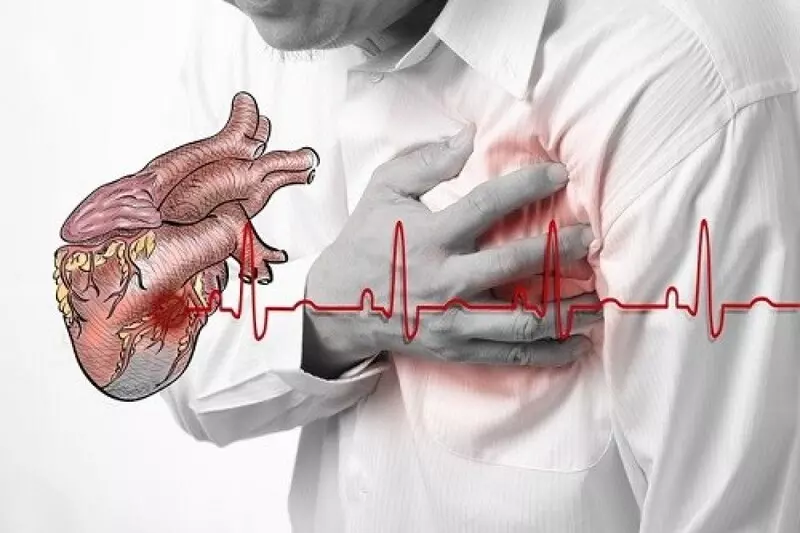 Đau ngực là triệu chứng phổ biến của hở van tim động mạch chủ.webp